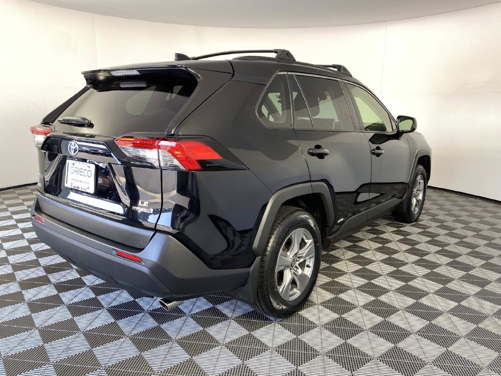 Used 2023 Toyota RAV4 LE AWD/4WD image 9