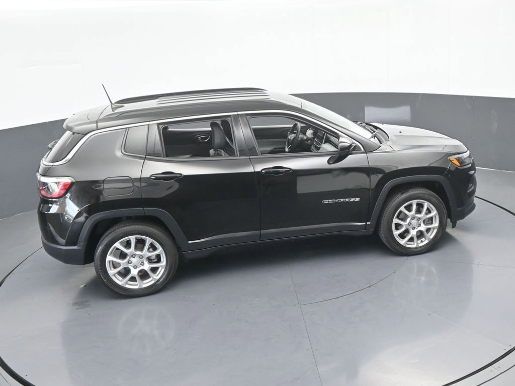 Used 2024 Jeep Compass Latitude image 46