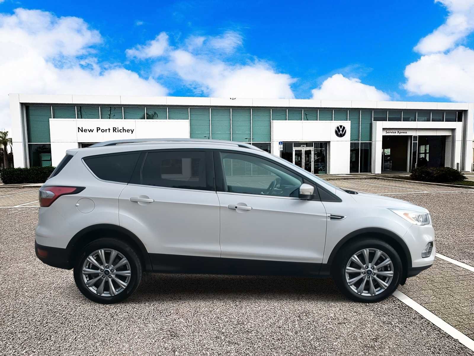 Used 2017 Ford Escape Titanium AWD/4WD image 9