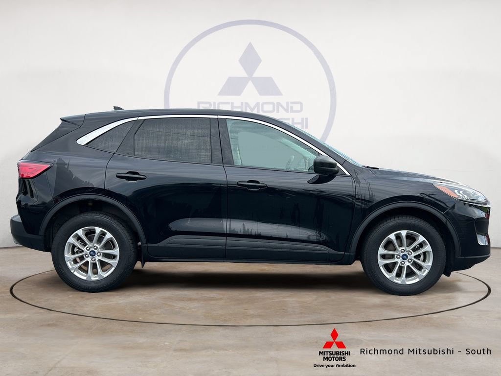 Used 2022 Ford Escape SE AWD/4WD image 2