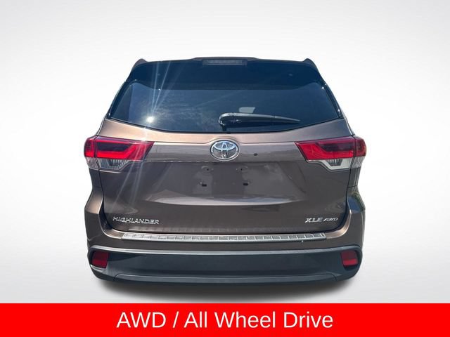 Used 2019 Toyota Highlander XLE AWD/4WD video 4