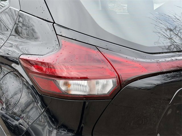 Used 2024 Nissan Kicks S image 9