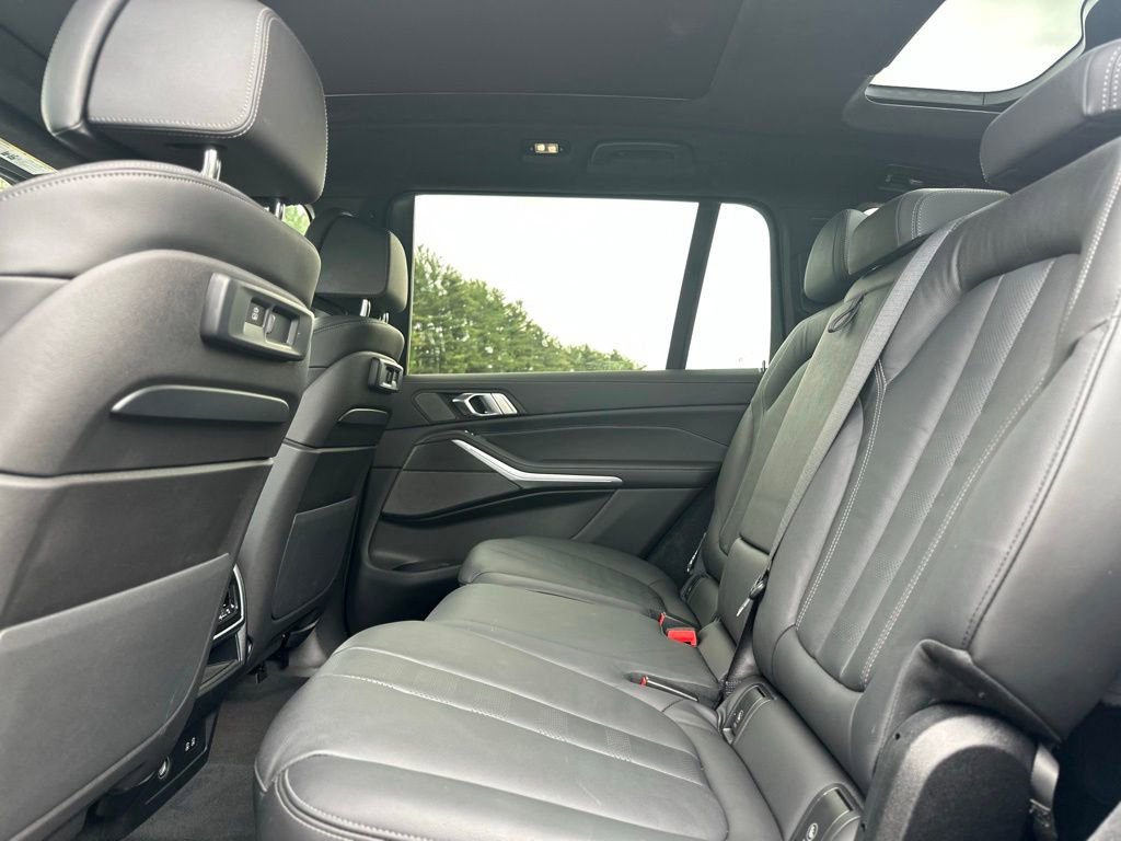 Used 2022 BMW X7 xDrive40i w/ M Sport Package AWD/4WD image 19
