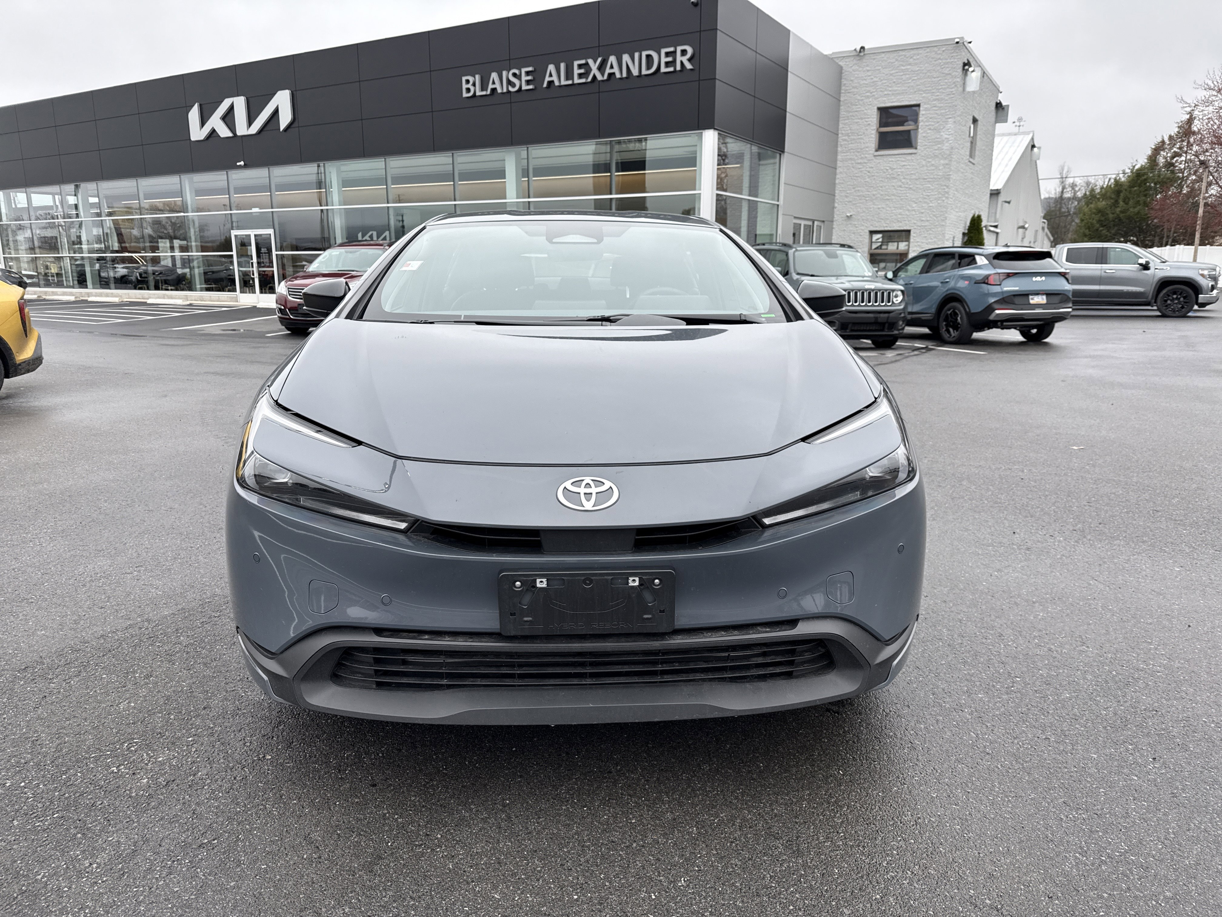 Used 2024 Toyota Prius LE FWD image 9