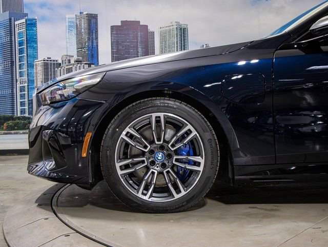 Used 2026 BMW 550e xDrive w/ Premium Package image 7