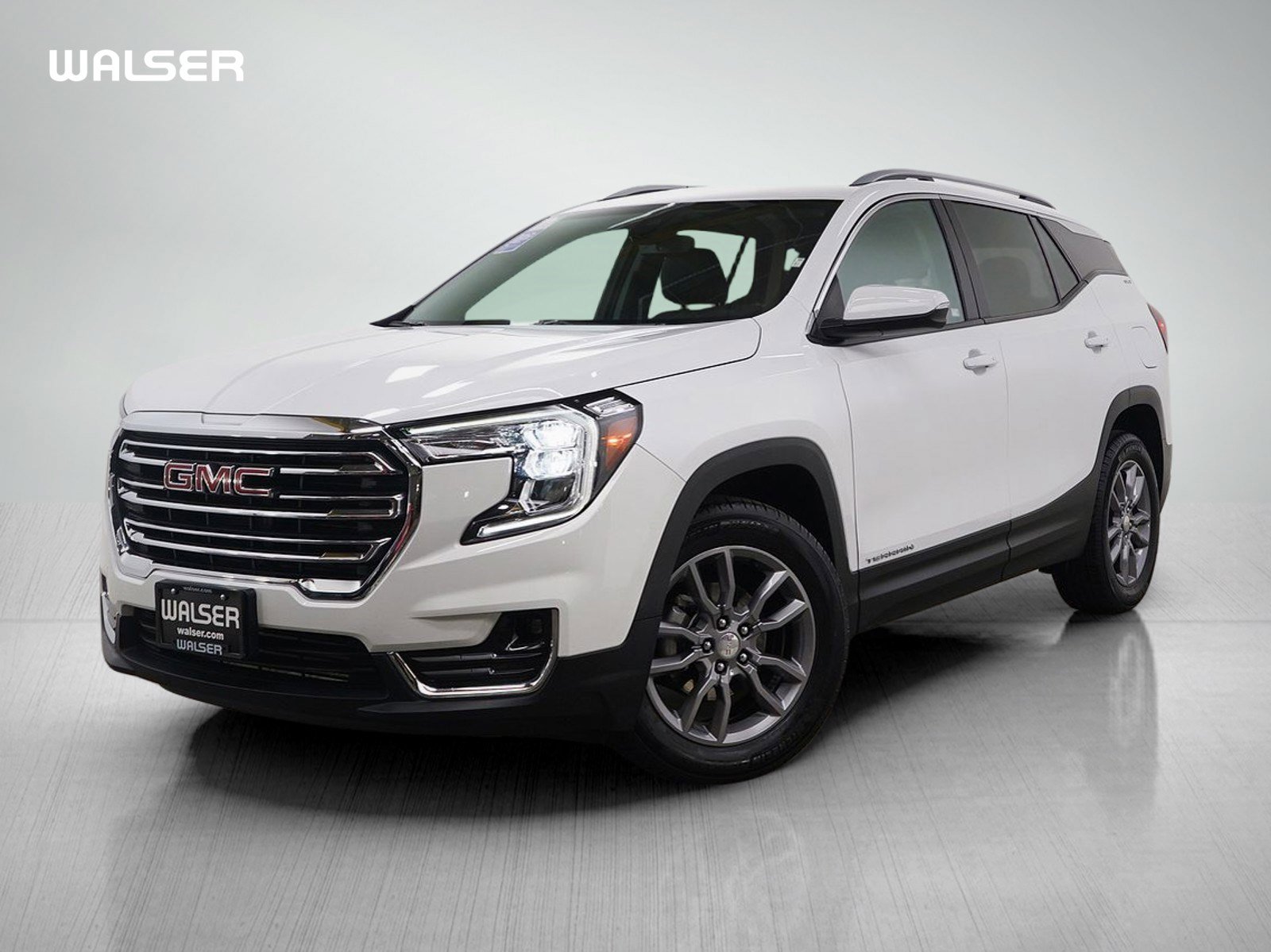 Used 2024 GMC Terrain SLT image 1