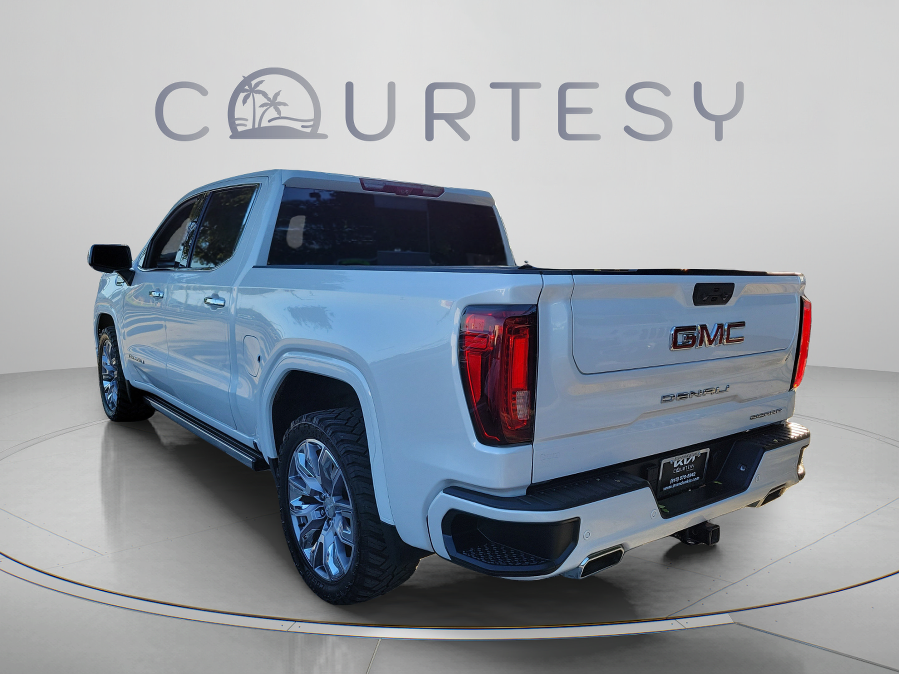 Used 2022 GMC Sierra 1500 Denali w/ Denali Reserve Package AWD/4WD image 2