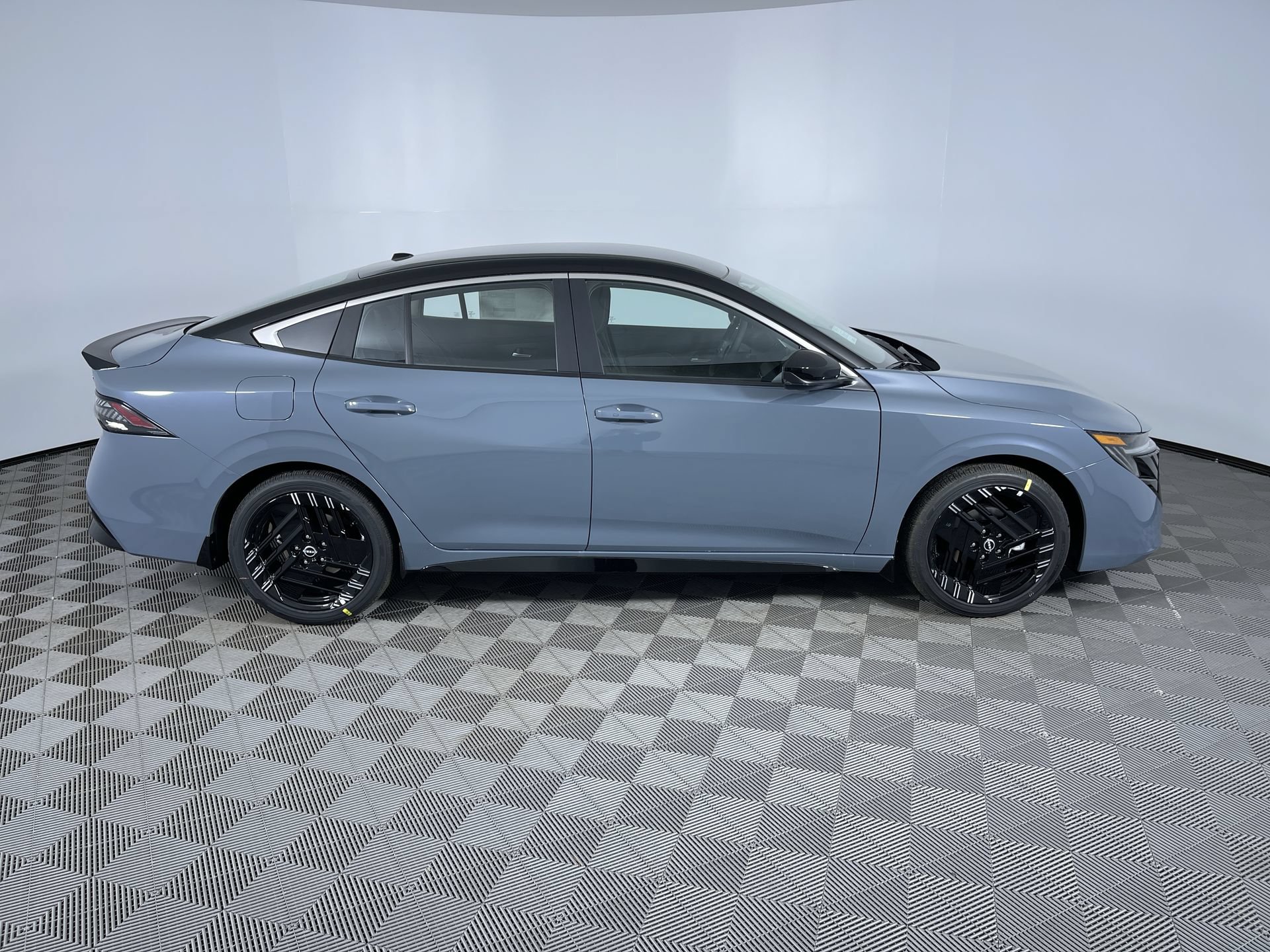 New 2026 Nissan Sentra SR w/ Floor Mat Package FWD image 10