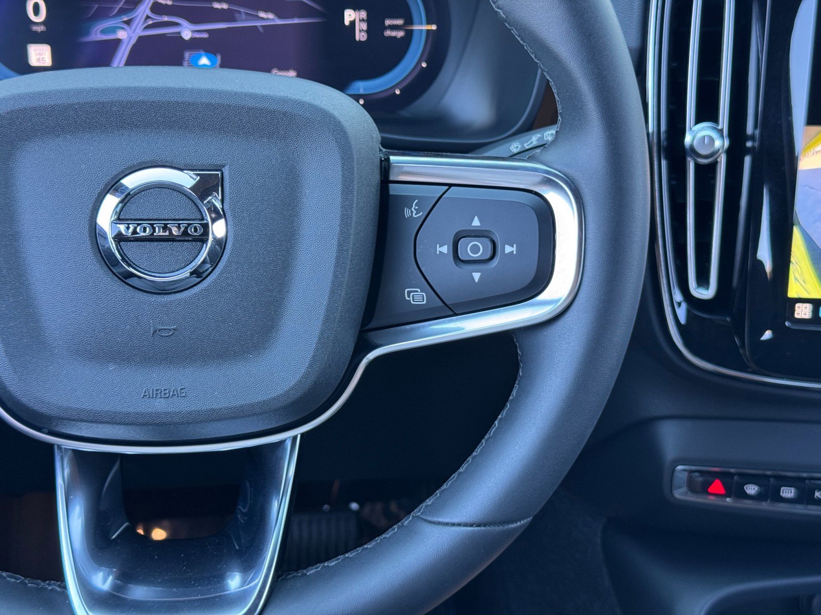Used 2023 Volvo XC40 Recharge Plus w/ Protection Package Premier image 22