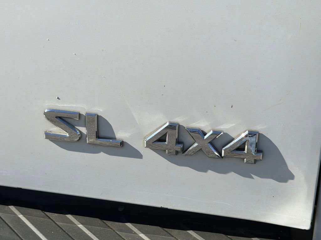 Used 2011 Nissan Frontier SL AWD/4WD image 4