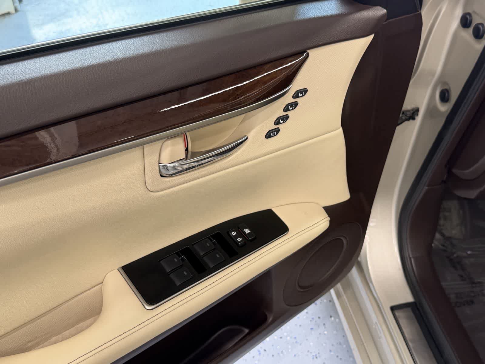 Used 2017 Lexus ES 350 w/ Navigation System Package FWD image 13