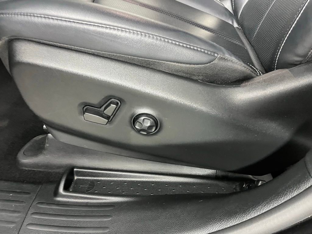 Used 2025 Chrysler Pacifica Select image 29