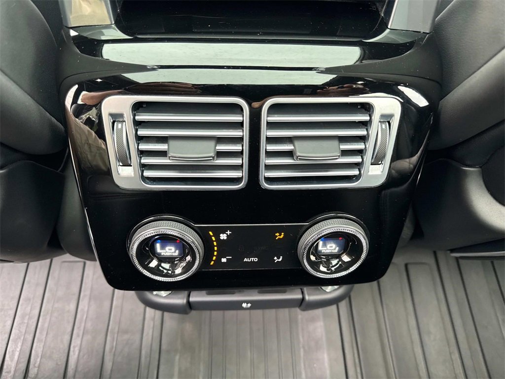 Certified 2021 Land Rover Range Rover SV Autobiography Dynamic image 19