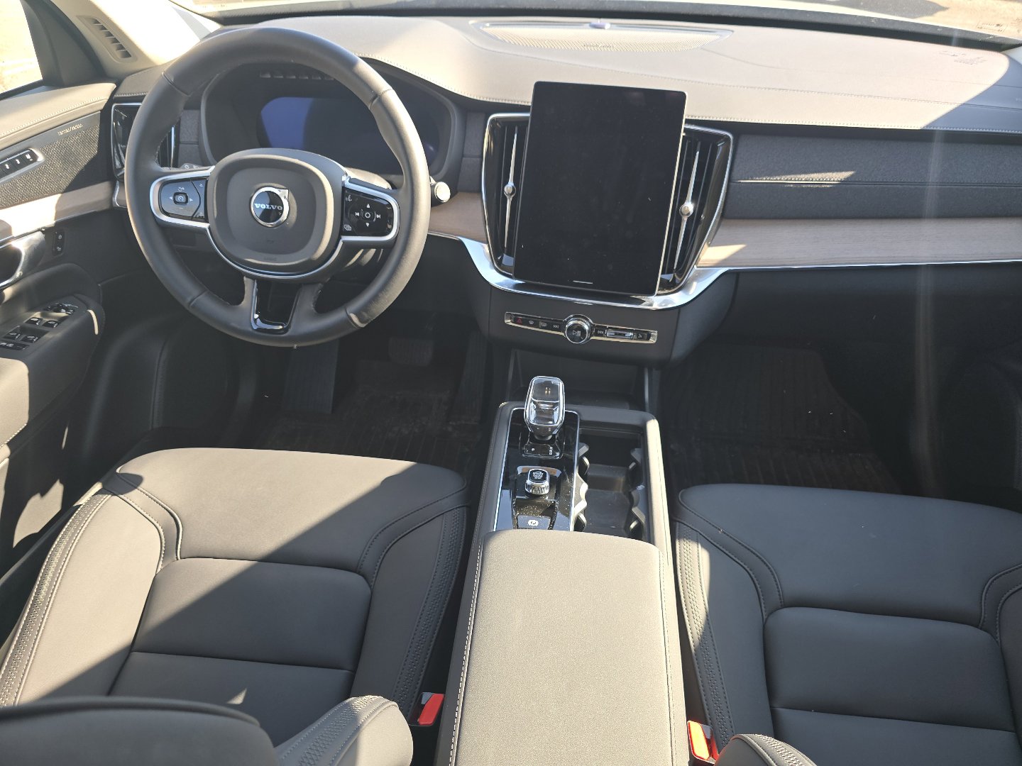 Used 2025 Volvo XC90 B5 Plus w/ Protection Package AWD/4WD image 21