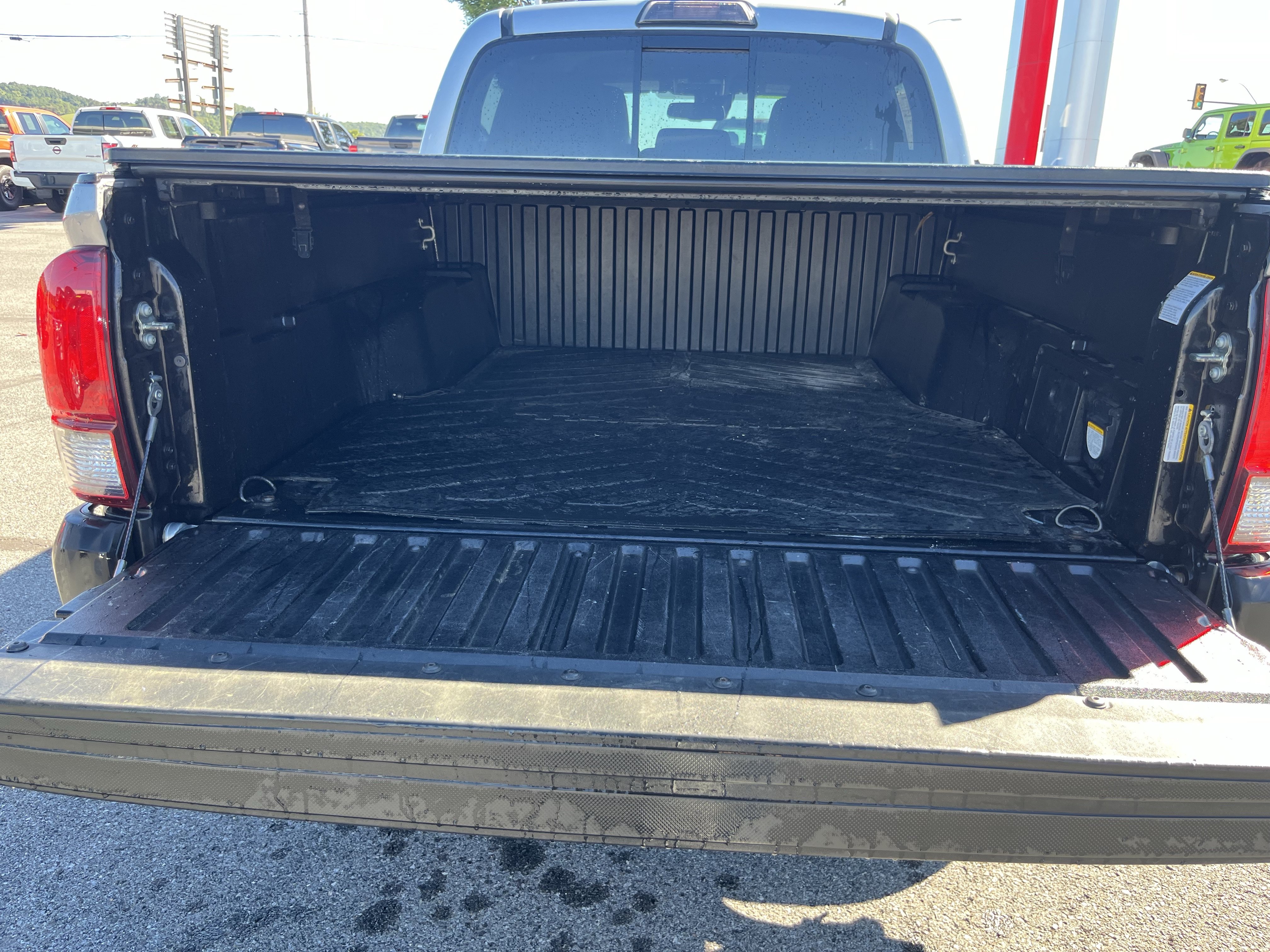 Used 2019 Toyota Tacoma TRD Off-Road AWD/4WD image 3