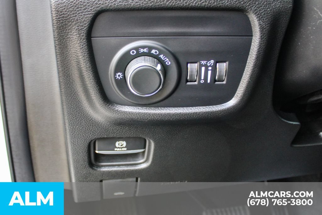 Used 2025 Jeep Grand Cherokee Altitude AWD/4WD image 31