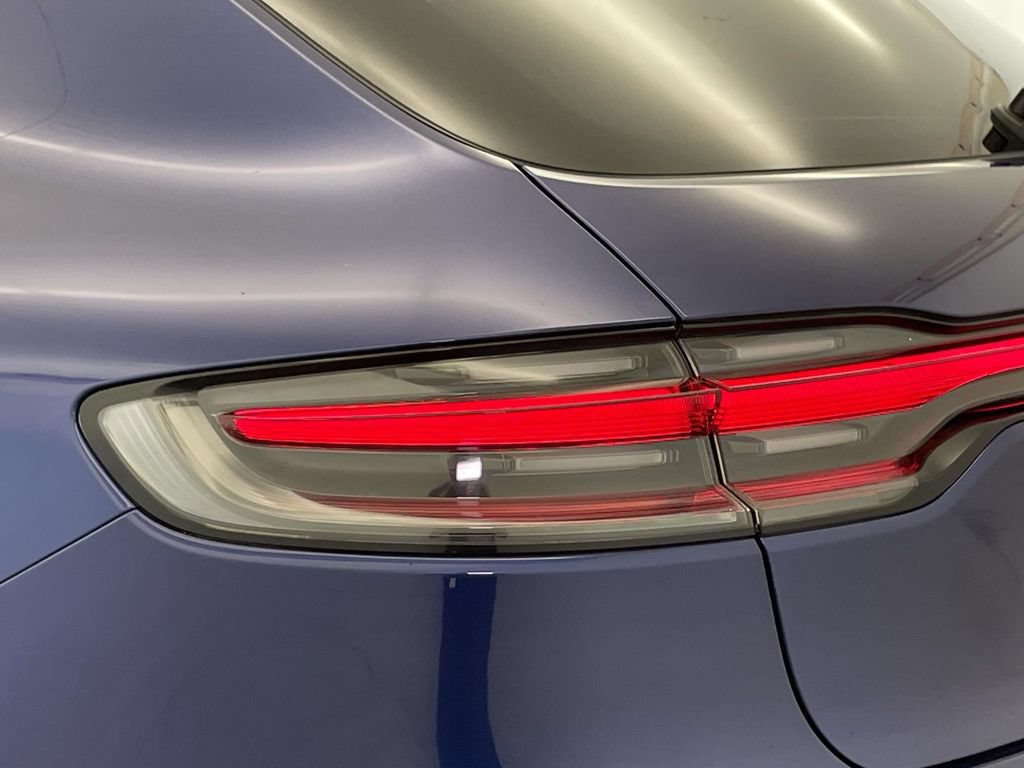 Certified 2023 Porsche Macan AWD/4WD image 16