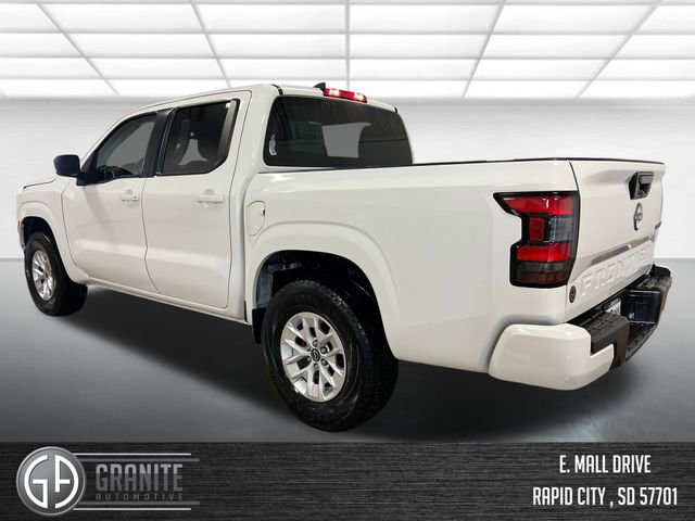 Used 2024 Nissan Frontier SV image 3