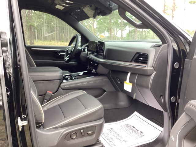 New 2025 Chevrolet Suburban Premier image 23