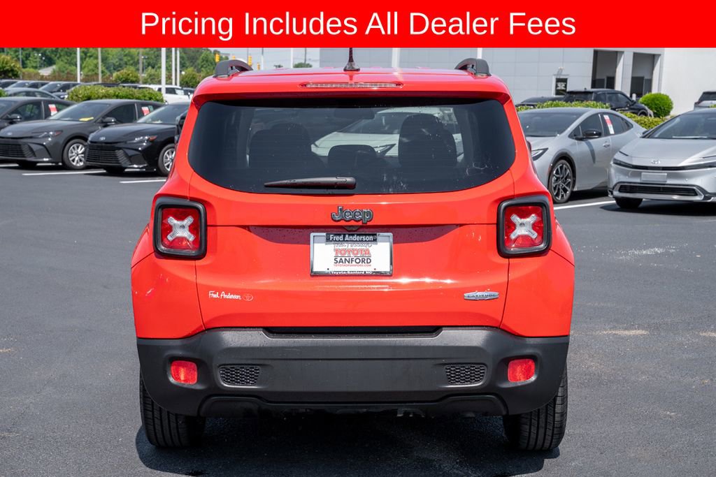 Used 2017 Jeep Renegade Latitude FWD image 4