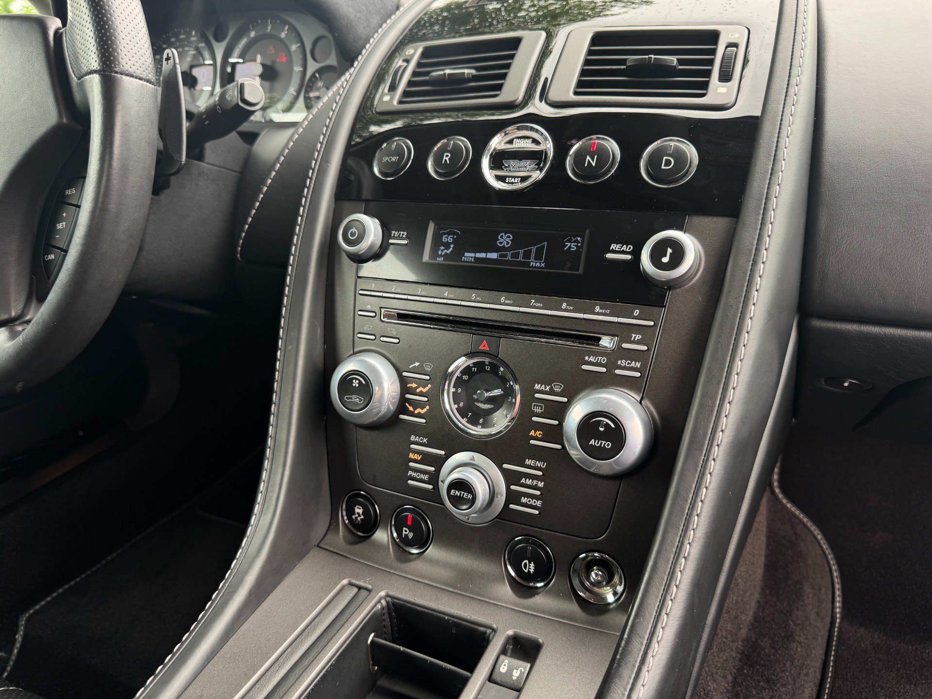 Used 2015 Aston Martin V8 Vantage GT RWD image 37