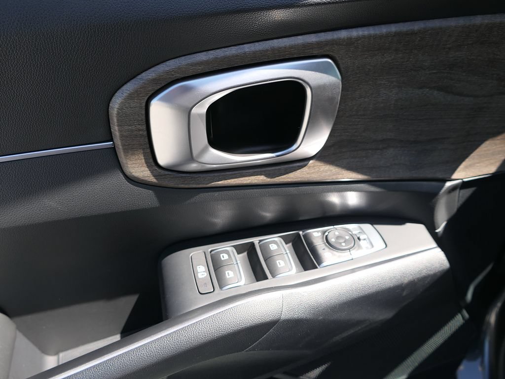 Used 2023 Kia Sorento EX w/ Panoramic Sunroof Package FWD image 14