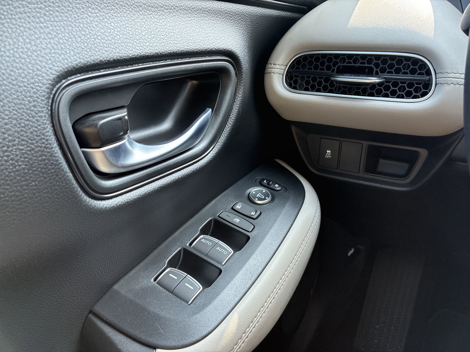 Certified 2026 Honda HR-V EX-L image 40