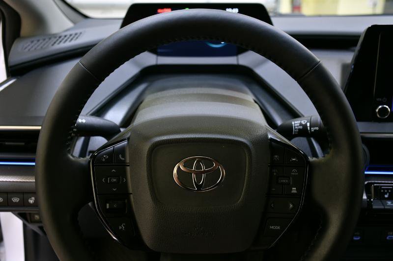 Used 2023 Toyota Prius XLE FWD image 32
