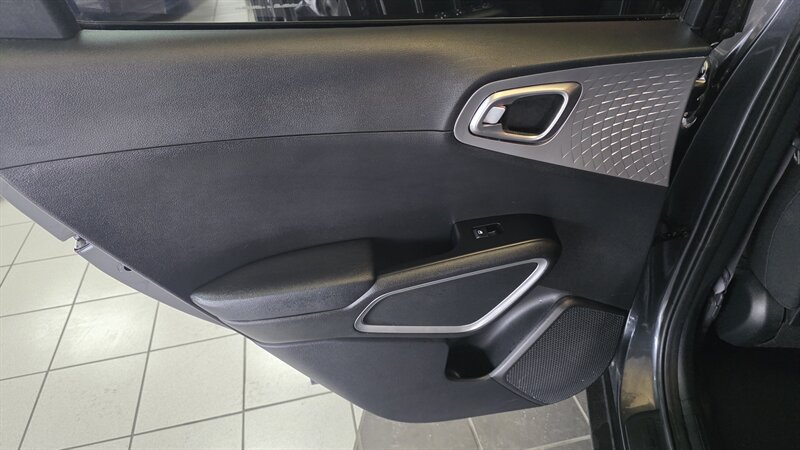 Used 2023 Kia Soul LX w/ LX Technology Package FWD image 20