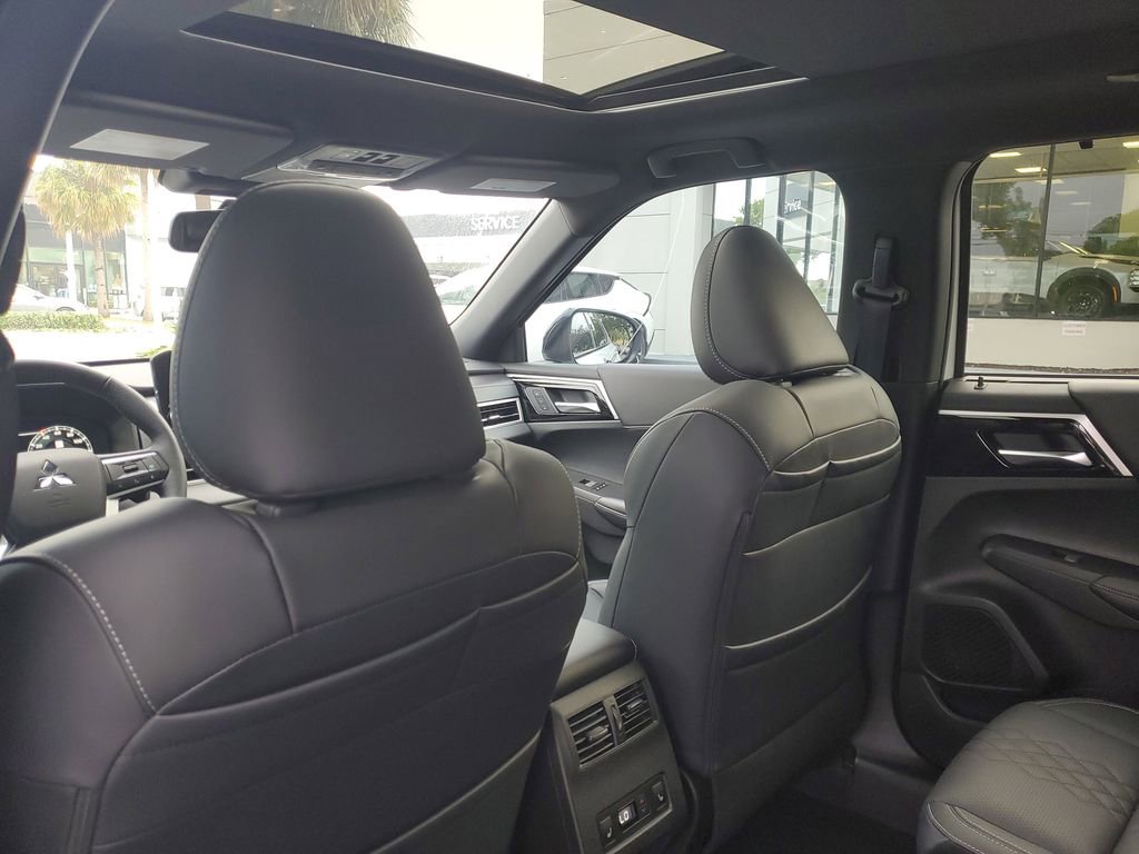 New 2025 Mitsubishi Outlander SEL Black Edition image 13