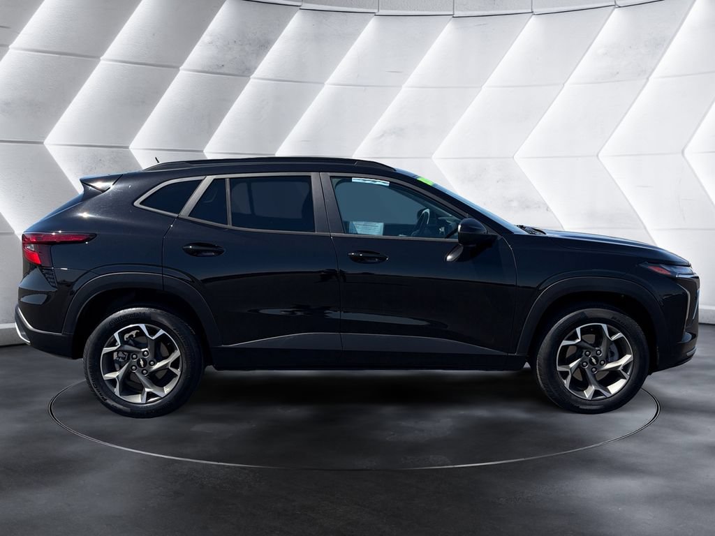 Certified 2024 Chevrolet Trax LT w/ LT Convenience Package FWD image 6