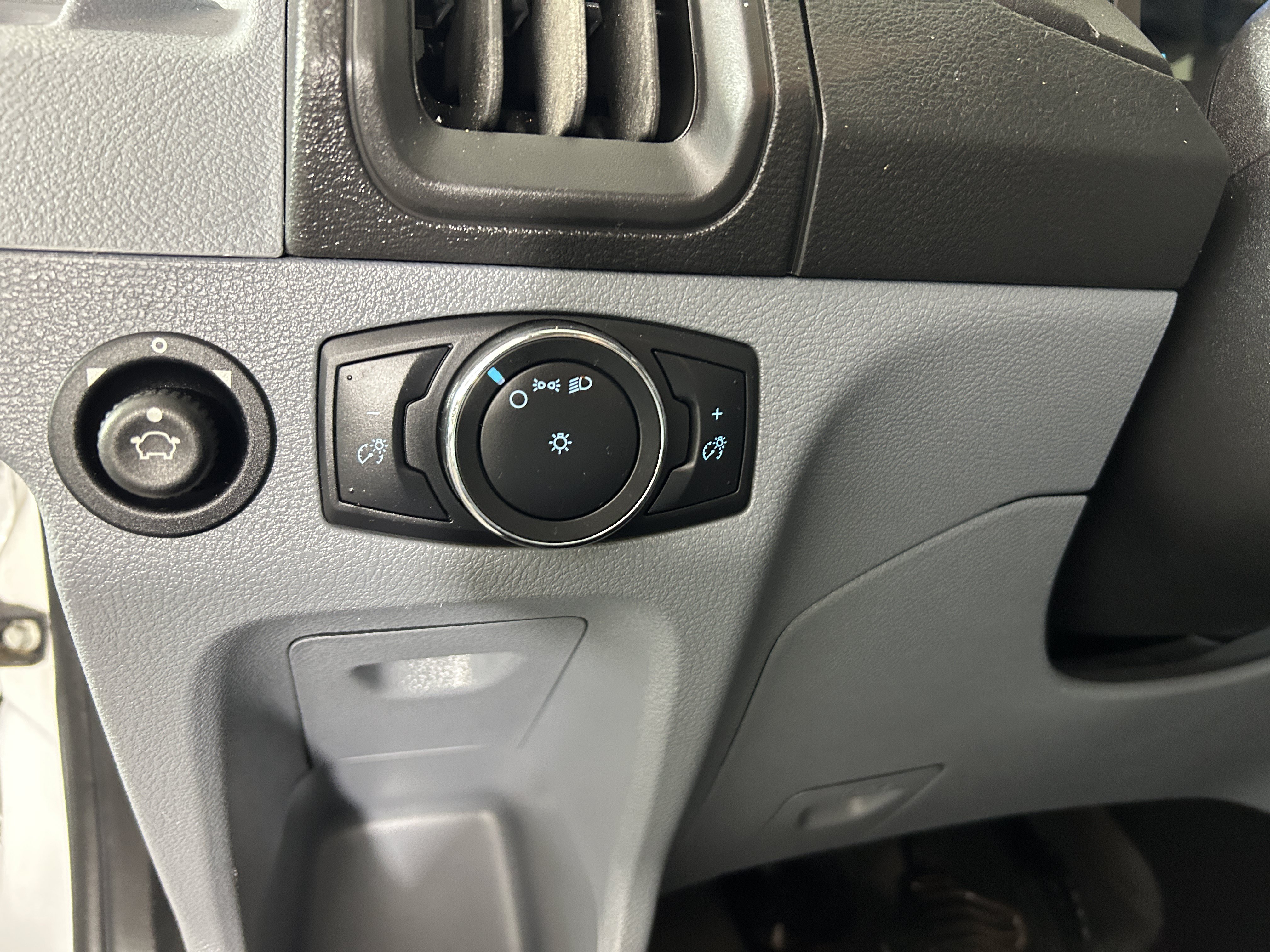 Used 2018 Ford Transit 350 XL RWD image 15