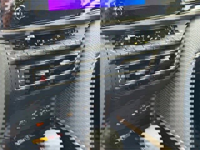 Used 2025 Toyota Camry SE w/ Convenience Package image 22