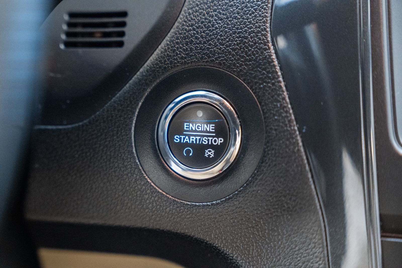 Certified 2017 Ford Explorer XLT w/ Equipment Group 202A image 31