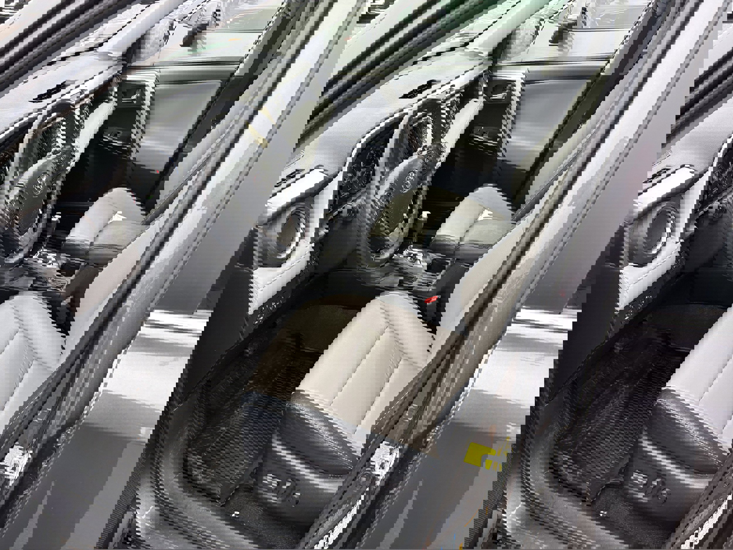 Used 2017 Toyota RAV4 Limited image 3