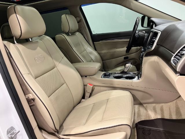 Used 2017 Jeep Grand Cherokee Overland w/ Jeep Active Safety Group image 53