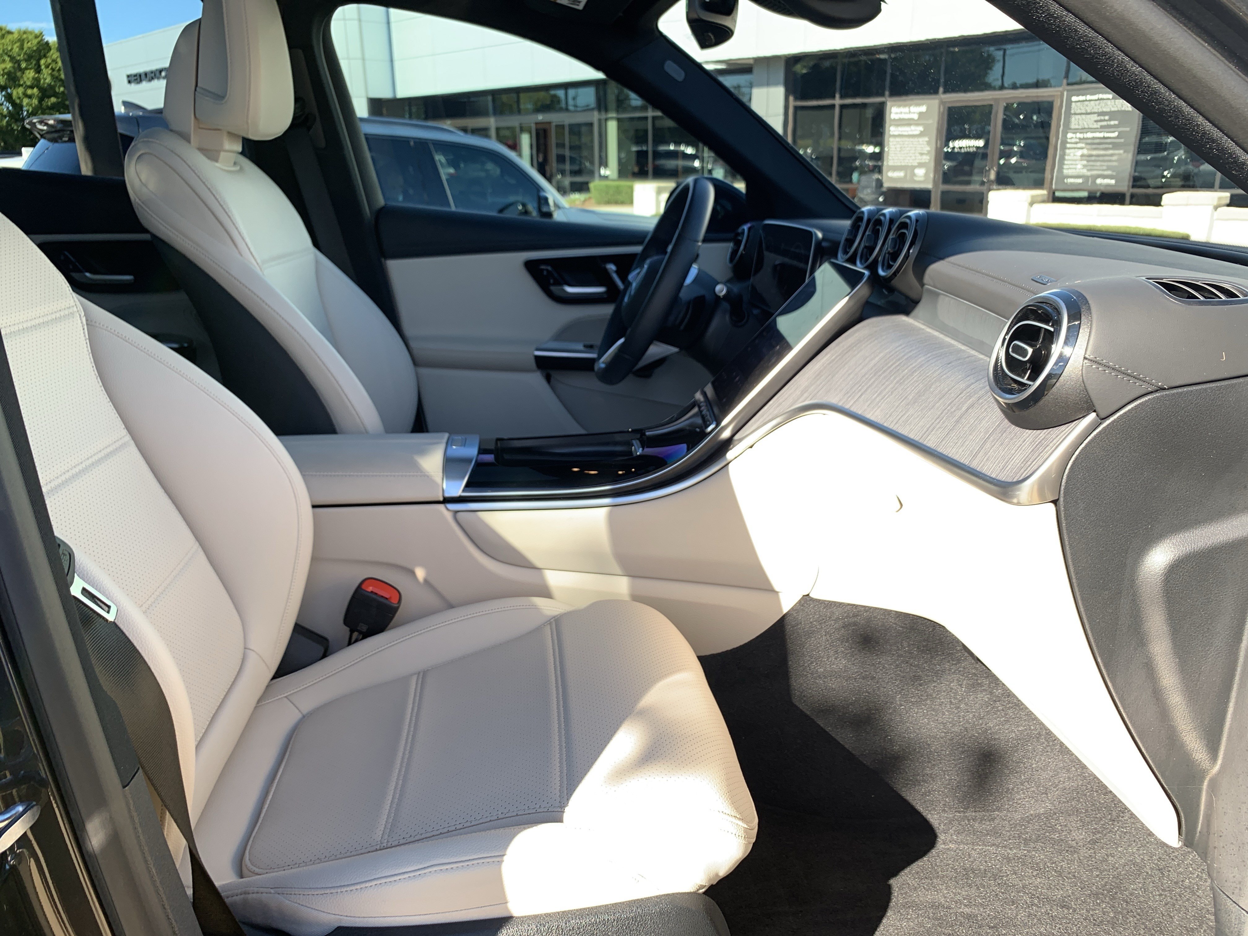 Used 2024 Mercedes-Benz GLC 300 image 35