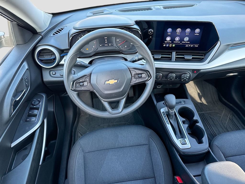 Used 2025 Chevrolet Trax LS w/ LS Convenience Package image 21