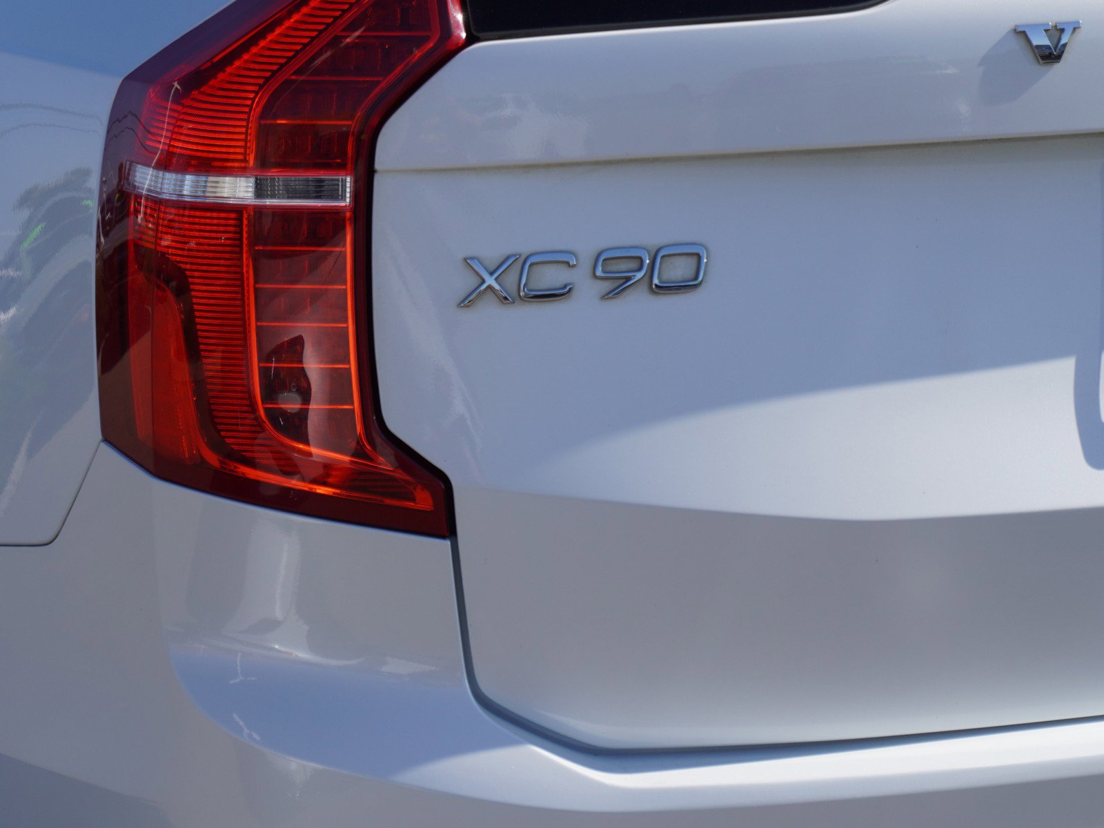 Used 2016 Volvo XC90 T6 Momentum image 9