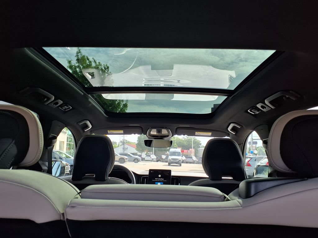 New 2026 Volvo XC60 B5 Plus w/ Protection Package Premier AWD/4WD image 13