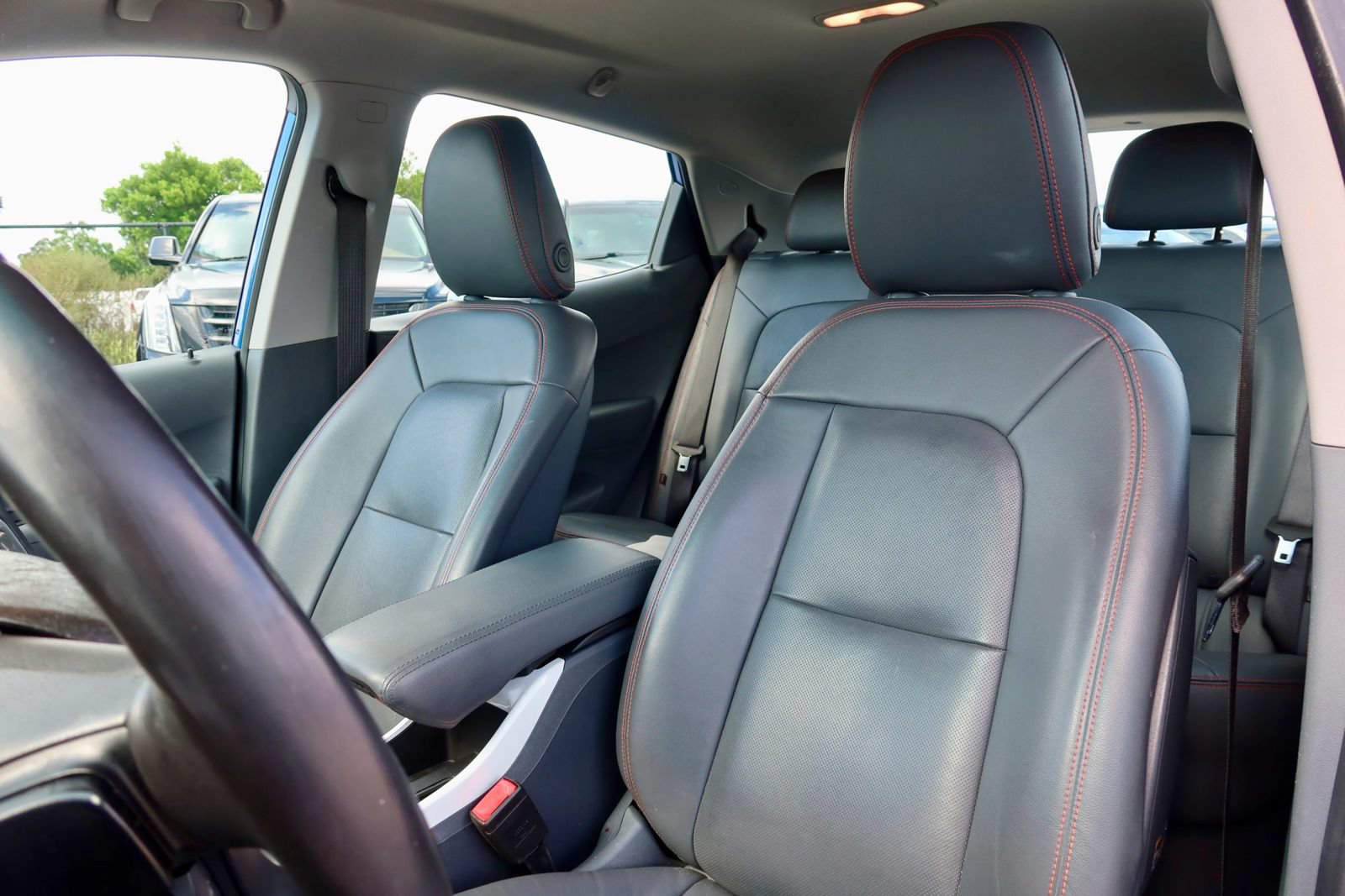 Used 2018 Chevrolet Bolt Premier w/ Driver Confidence II Package FWD image 10