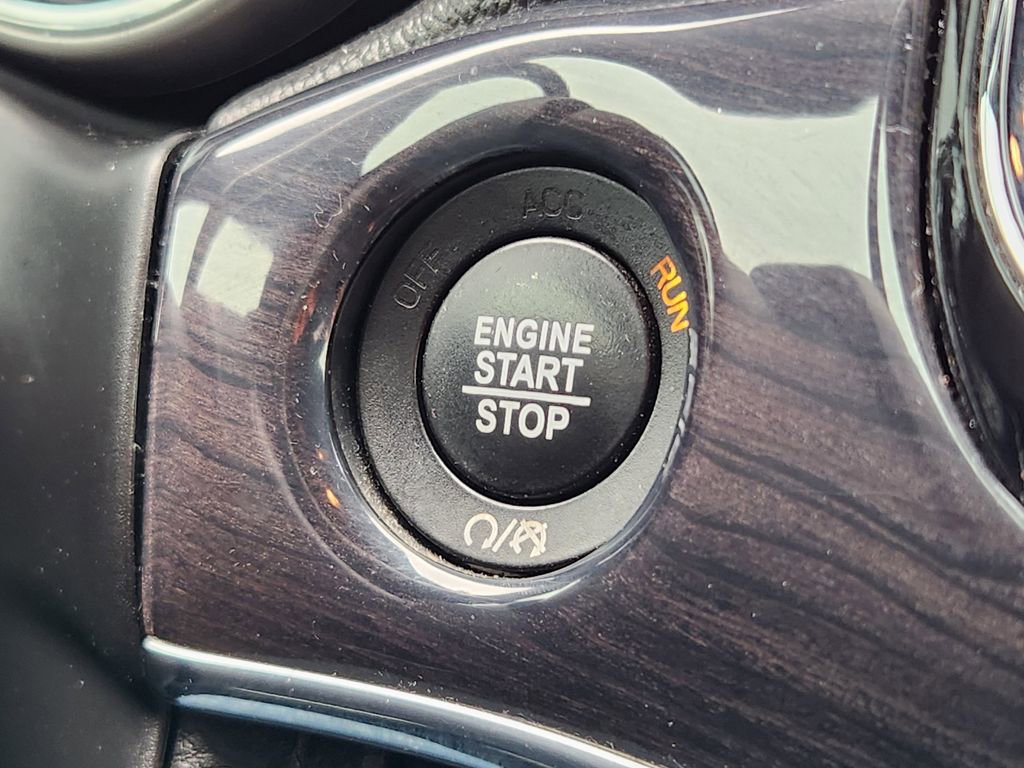 Used 2019 Jeep Grand Cherokee Overland AWD/4WD image 23