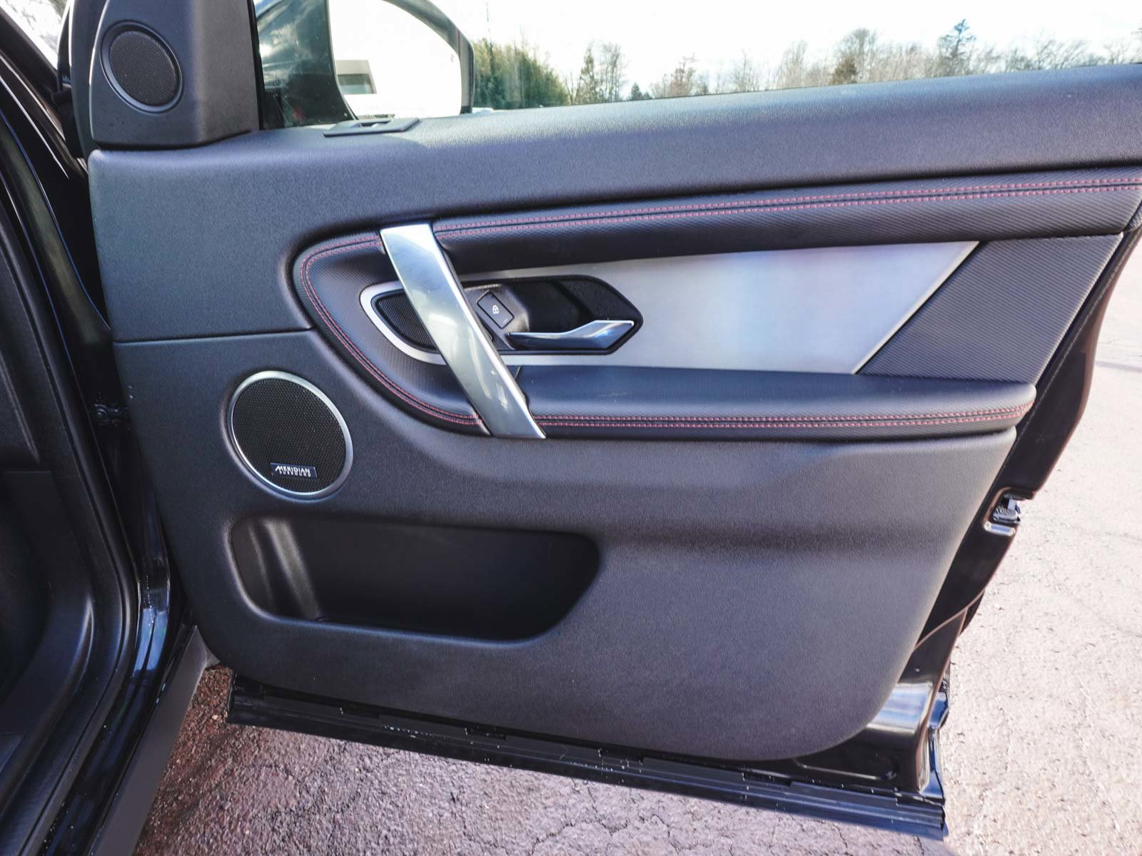 Used 2023 Land Rover Discovery Sport SE R-Dynamic image 12