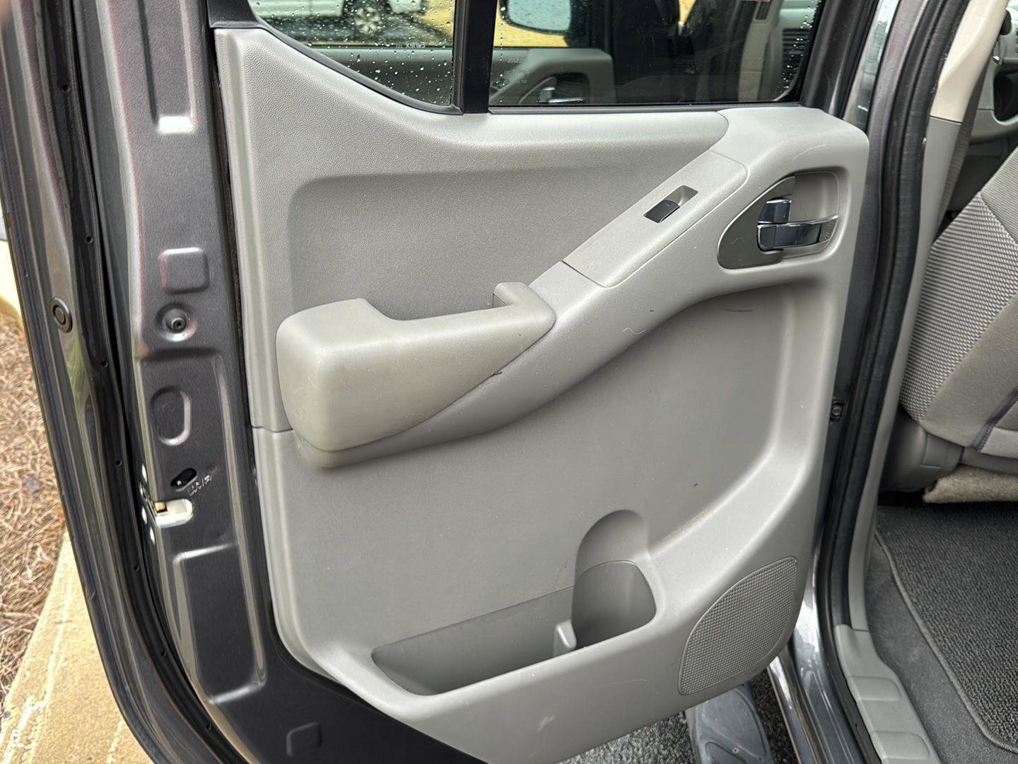 Used 2020 Nissan Frontier SV image 15