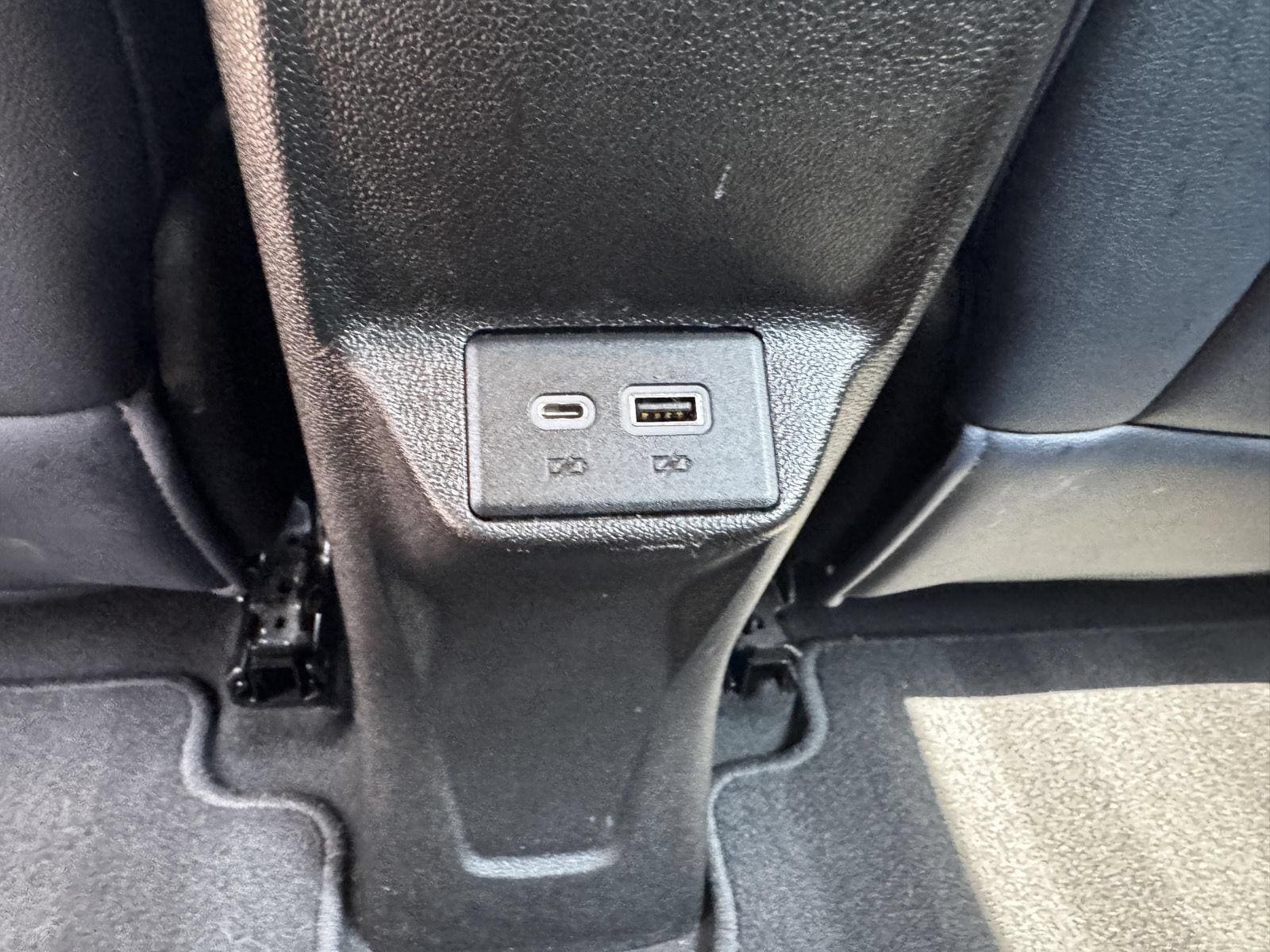 Used 2022 Chevrolet Bolt EUV LT w/ Convenience Package FWD image 15