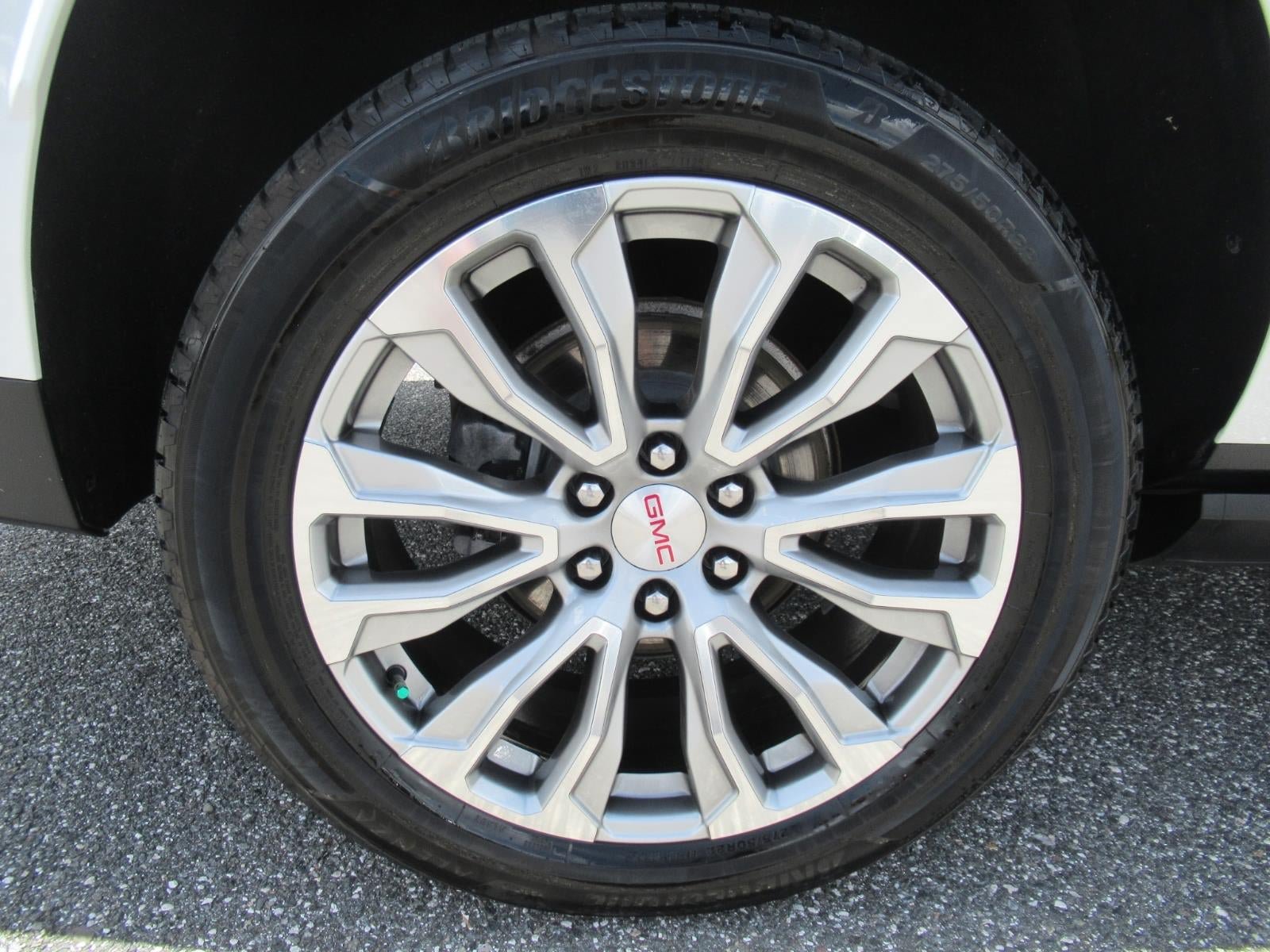 Used 2022 GMC Yukon XL Denali w/ Advanced Technology Package AWD/4WD image 8