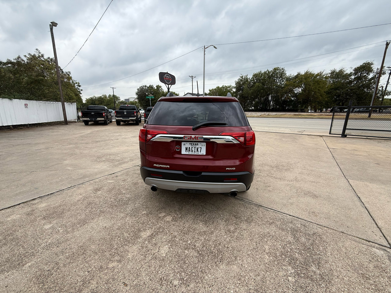 Used 2017 GMC Acadia SLE image 4