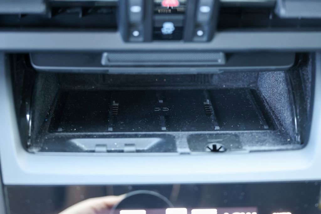 Certified 2025 Porsche Macan 4 Electric image 49