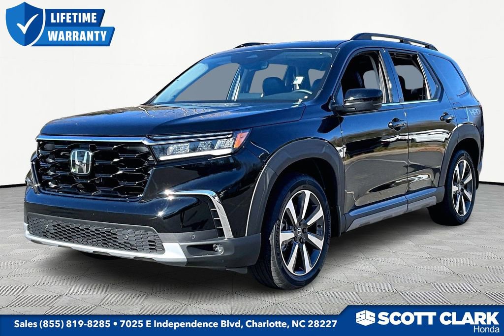 Used 2024 Honda Pilot Touring image 3