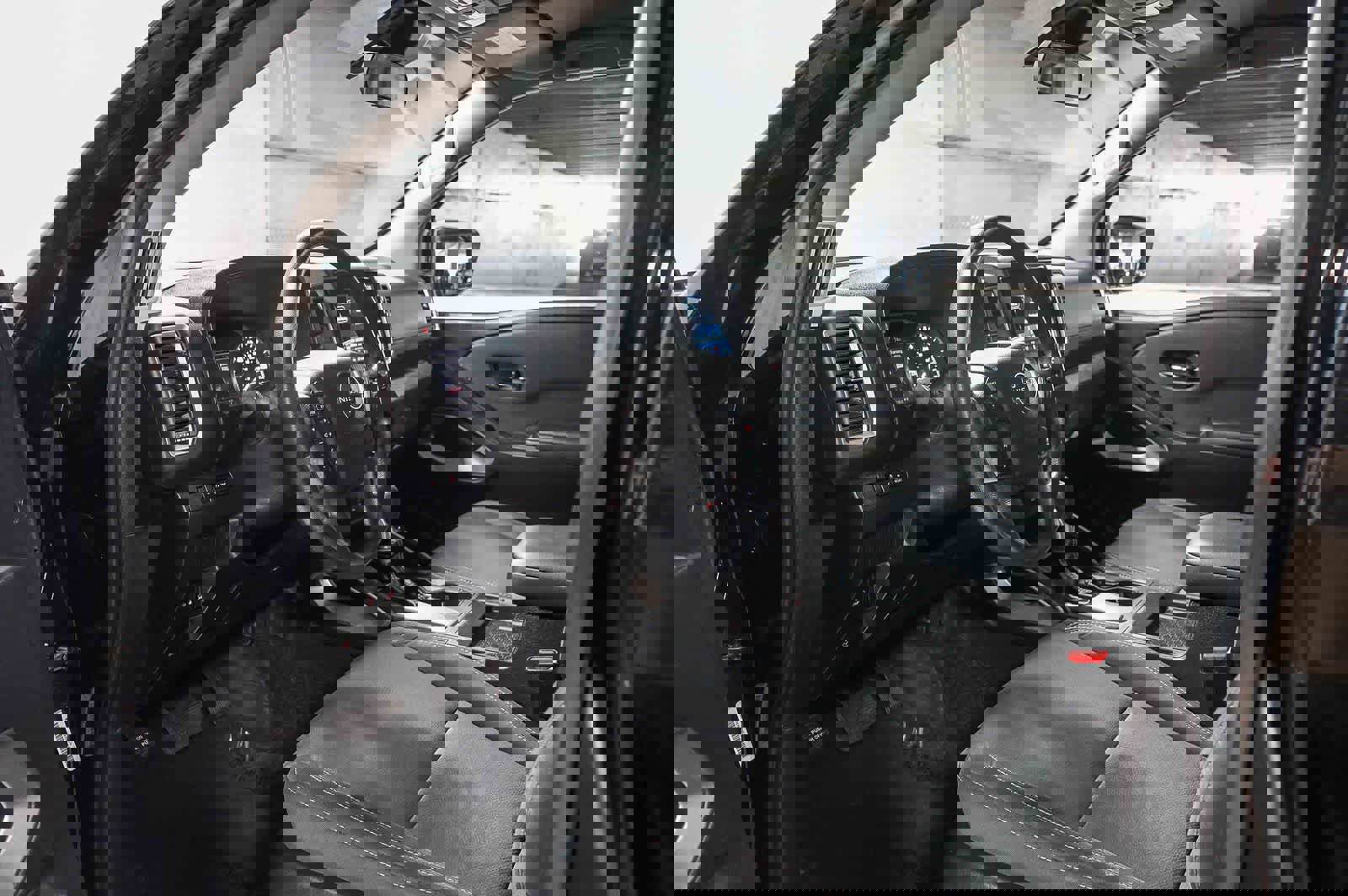 Used 2024 Nissan Frontier SV image 17